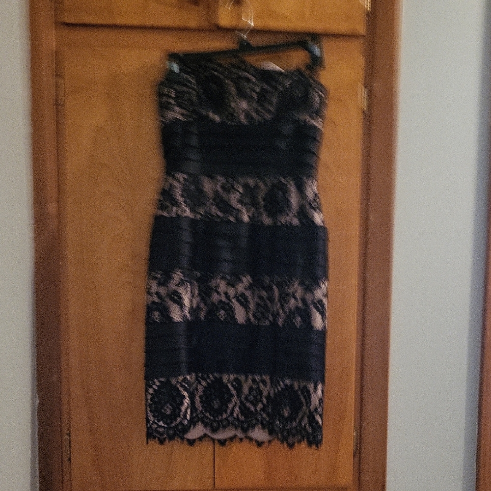 BCBGMaxAzria Black Tiered Strapless Cocktail Dress